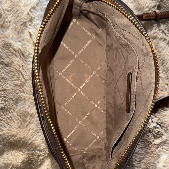 Michael Kors Jet Set Dome Crossbody • MK Signature Brown - Picture 4 of 11